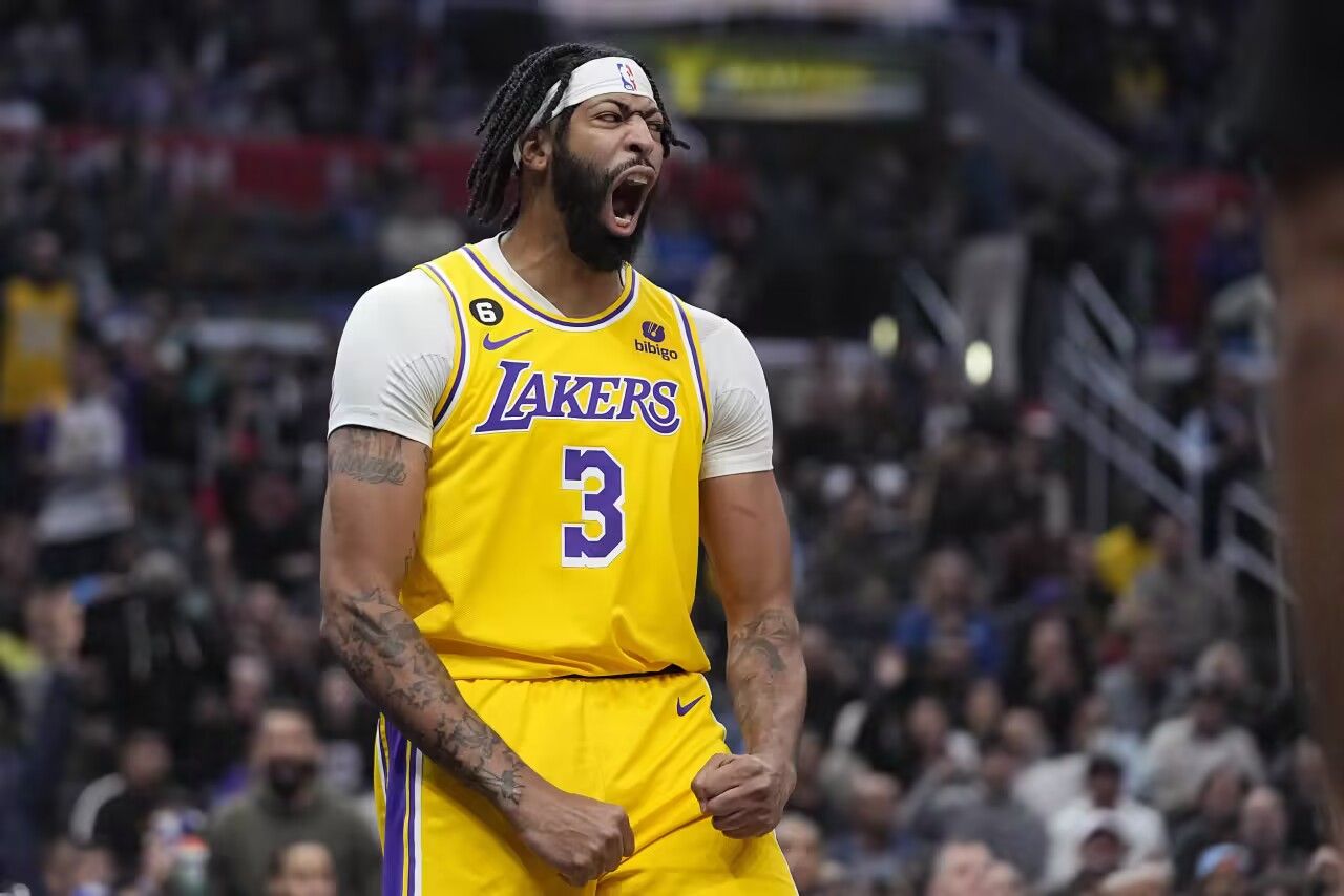 🏀NBA战报：詹眉合砍56分 杜兰特空砍30分 湖人落后22分逆转太阳迎连胜